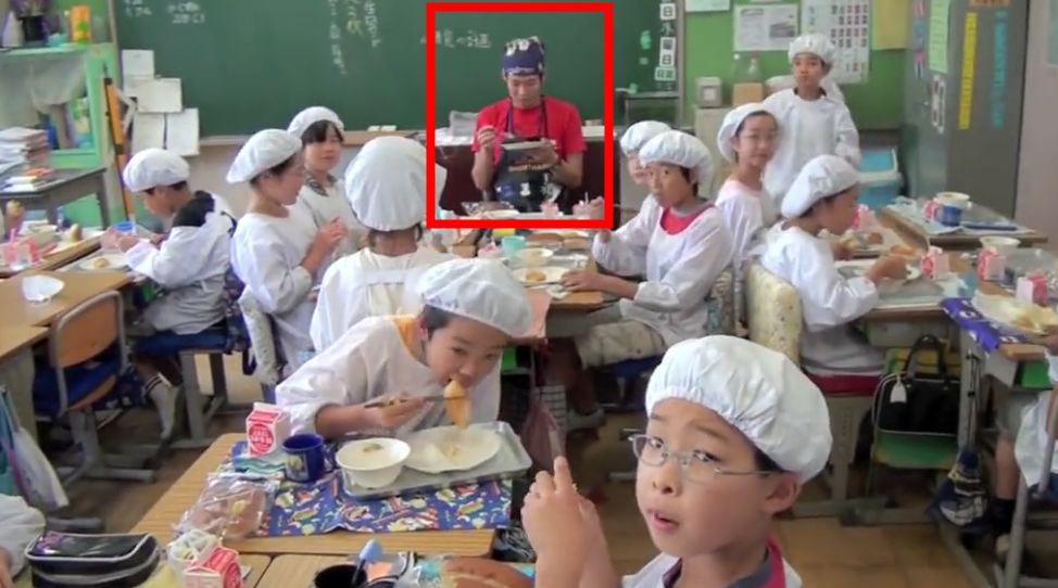 日本小学10元午餐令人震撼，1500万人围观：有毒？校长先吃···